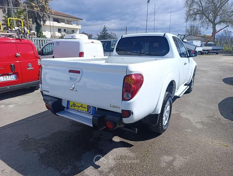 Usata Mitsubishi L200 136 CV (100 kW) 2012 Bianco Pick-up