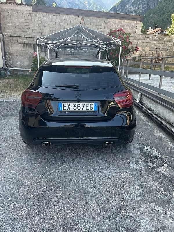 Käytetty Mercedes A200 Premium 136 HP (100 kW) 2014 Musta Sedan