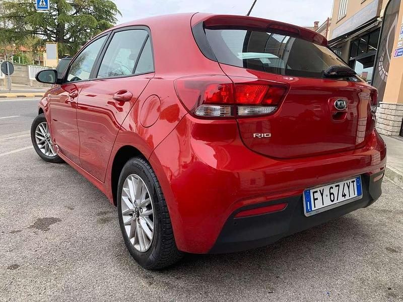 Begagnad Kia Rio 82 HK (60 kW) 2020 Röd Sedan