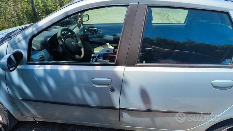 Usata Fiat Punto 80 CV (58 kW) 2004 Verde Utilitaria