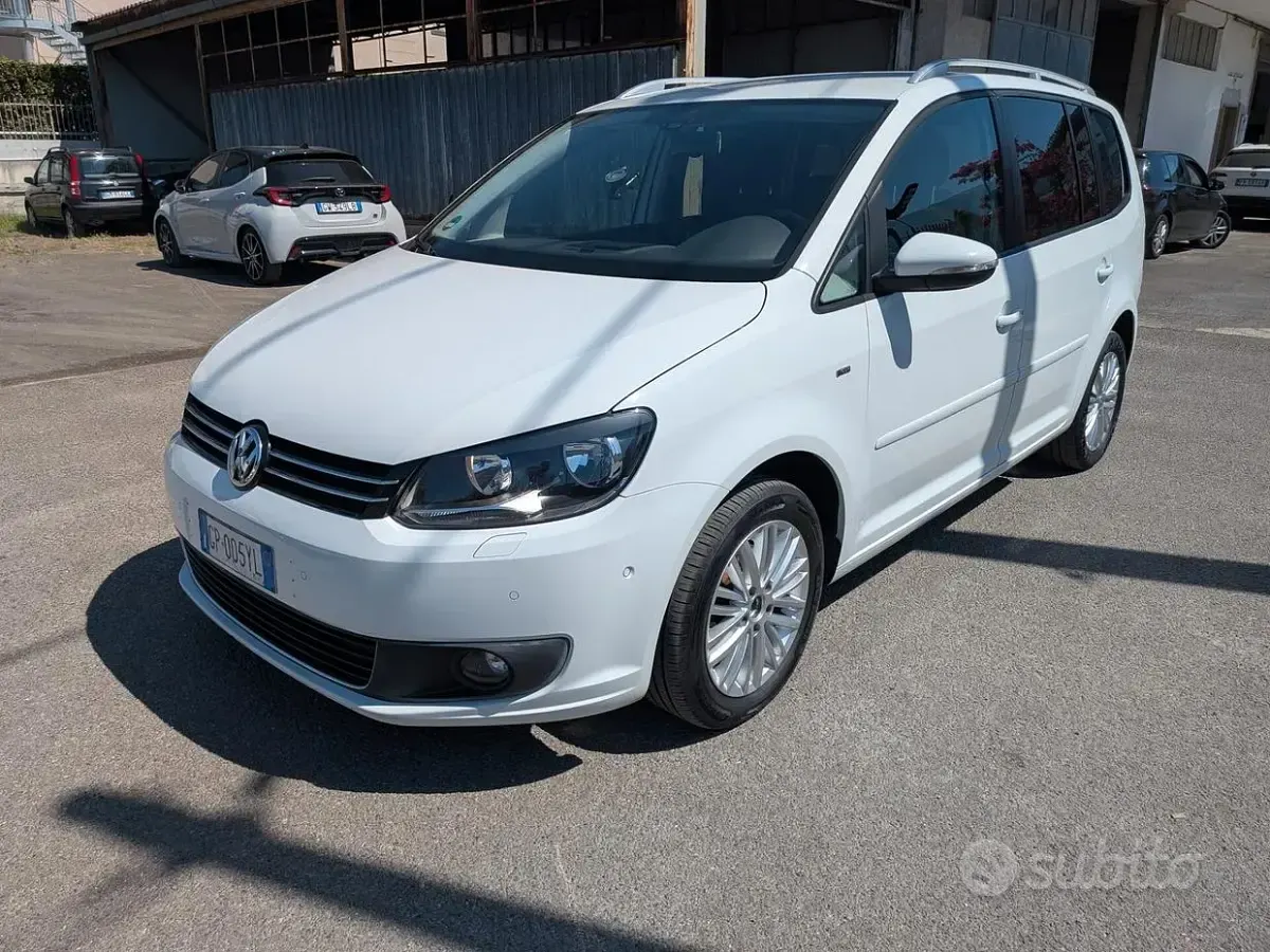 Usata VW Touran 105 CV (77 kW) 2014 Bianco Monovolume
