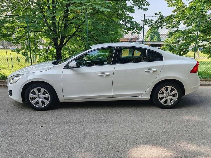 Bianco Usata 2013 Volvo S60 Kinetic Berlina | 9600 € (Buon prezzo) - Immagine 1/4