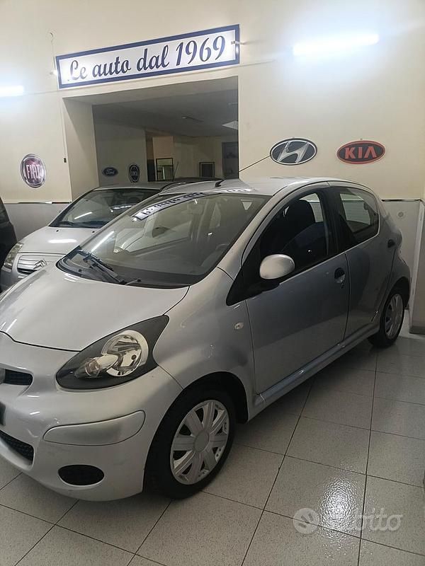 Usata Toyota Aygo 68 CV (50 kW) 2011 Grigio Utilitaria