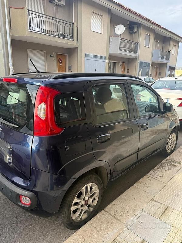 Usata Fiat Panda Lounge 69 CV (50 kW) 2018 Blu Utilitaria