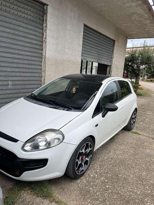 Usata 2010 Fiat Punto Evo Due volumi | 5000 € - Immagine 1/4