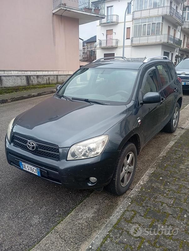 Usata Toyota RAV4 136 CV (100 kW) 2006 Grigio SUV