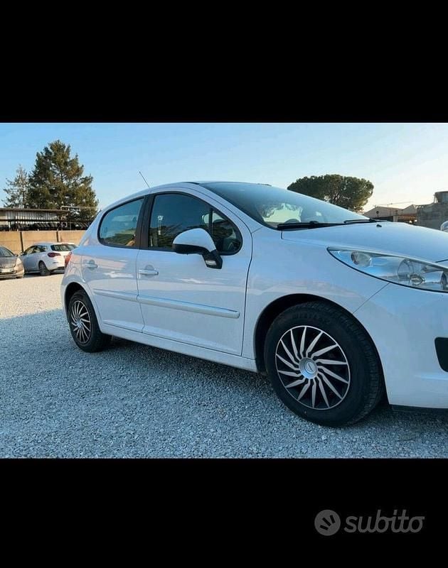 Usata Peugeot 207 70 CV (51 kW) 2012 Bianco Berlina