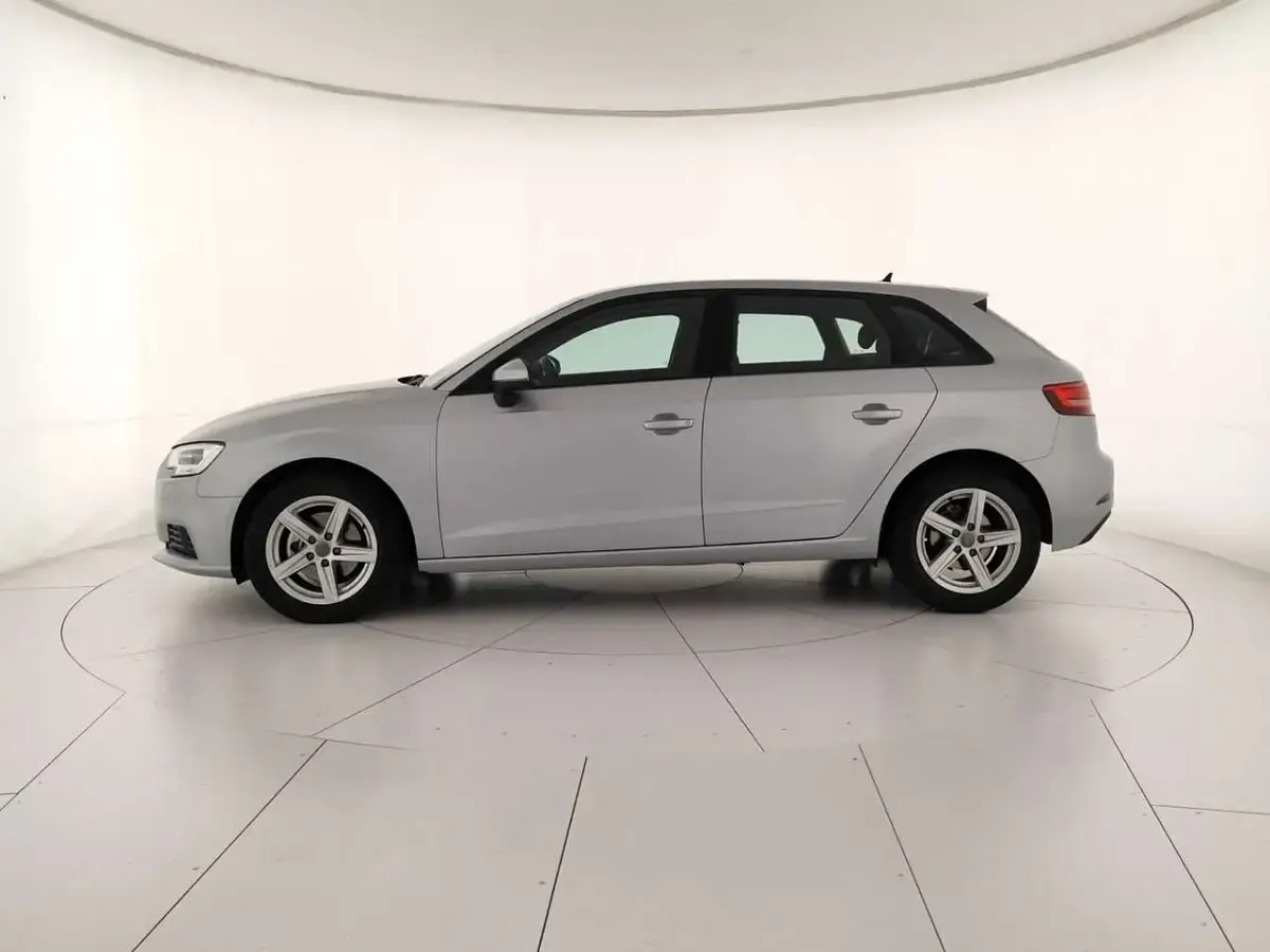 Usata Audi A3 Business 116 CV (85 kW) 2019 Argento Berlina