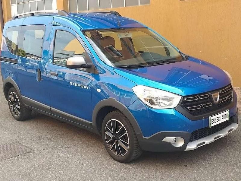 Usata Dacia Dokker Stepway 90 CV (66 kW) 2018 Azzurro metallizzato Monovolume