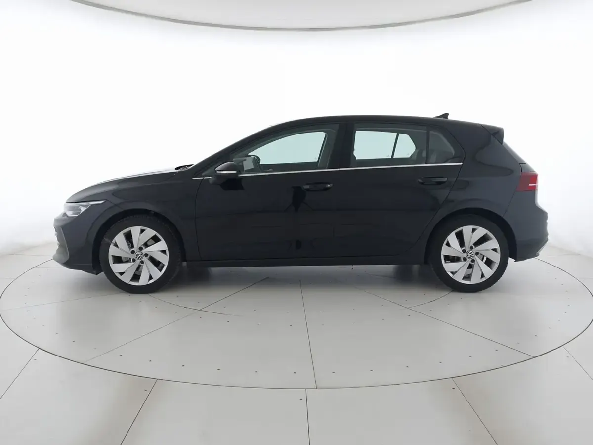 Usata VW Golf VIII Style 150 CV (110 kW) 2025 Grenadill black metallizzato Berlina