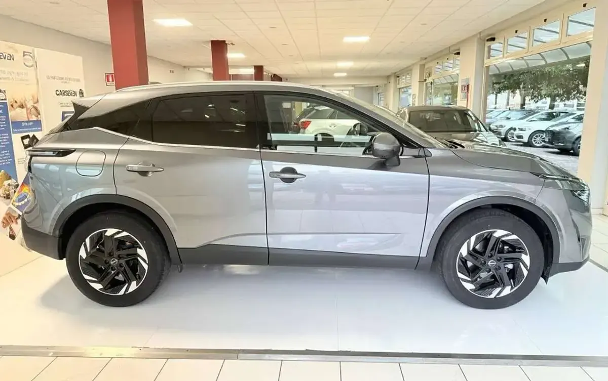 Usata Nissan Qashqai N-Connecta 158 CV (116 kW) 2025 Grigio SUV
