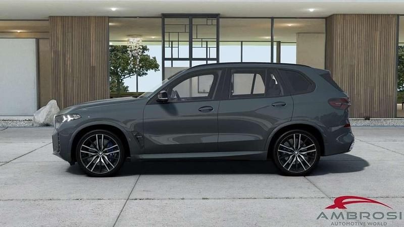Nuova BMW X5 Comfort Edition 530 CV (389 kW) 2025 Dravit grey metallizzato SUV