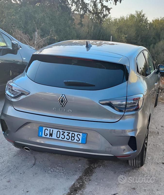 Usata Renault Clio V Techno 101 CV (74 kW) 2024 Grigio Berlina