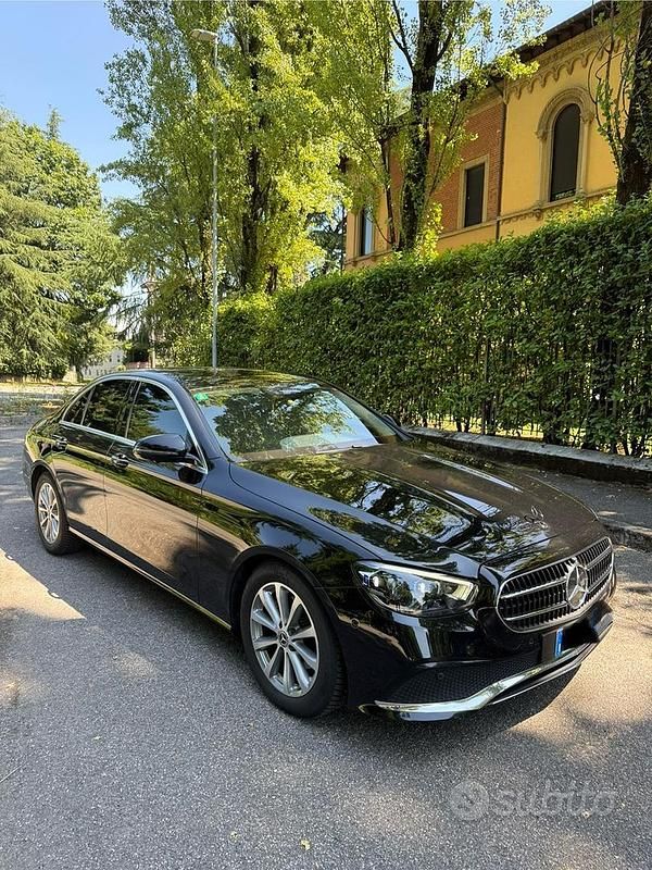 Usata Mercedes E220 Premium 194 CV (142 kW) 2020 Nero Berlina