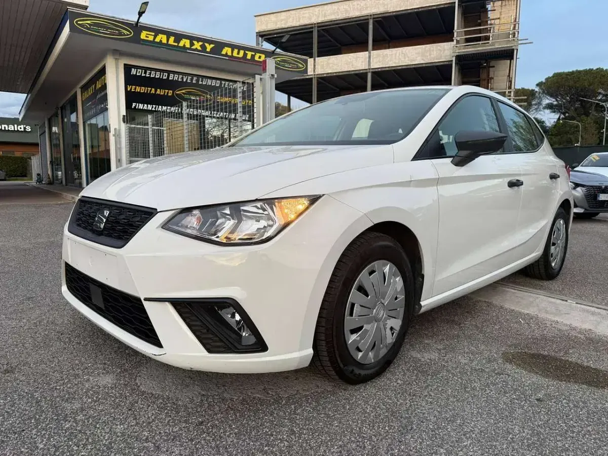 Usata Seat Ibiza Reference 90 CV (66 kW) 2019 Bianco pastello Utilitaria