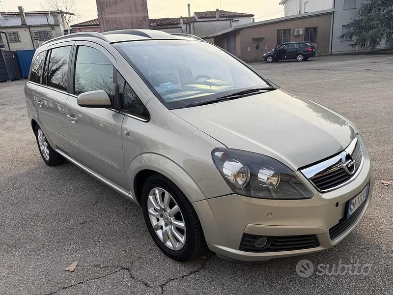 Usata Opel Zafira 150 CV (110 kW) 2006 Grigio Monovolume