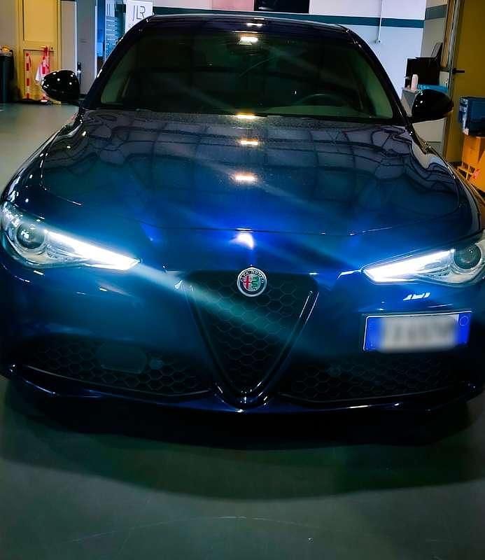 Usata Alfa Romeo Giulia Executive 160 CV (117 kW) 2019 Blu/azzurro Berlina