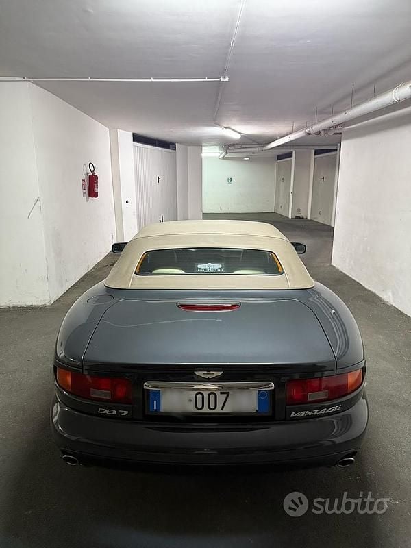 Usata Aston Martin DB7 416 CV (305 kW) 2002 Grigio Cabrio