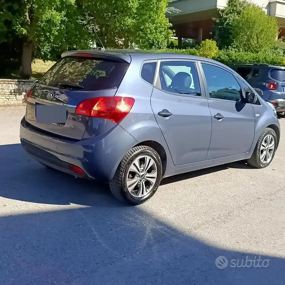 Usata Kia Venga 90 CV (66 kW) 2017 Blu Utilitaria