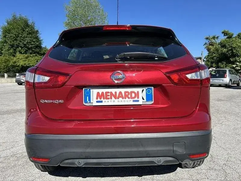 Usata Nissan Qashqai Acenta 110 CV (80 kW) 2017 Rosso SUV