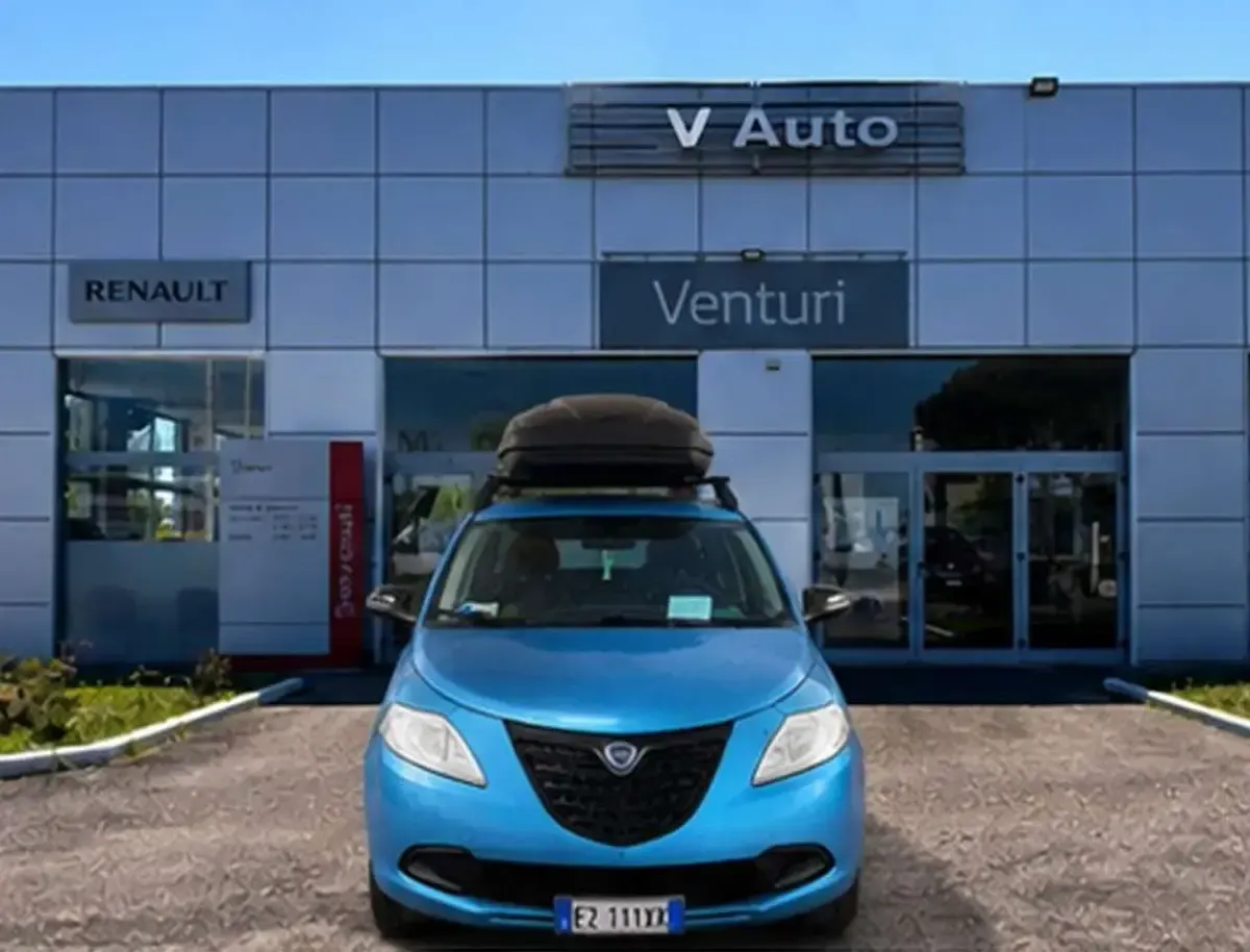 Usata Lancia Ypsilon 69 CV (50 kW) 2015 Blu Utilitaria