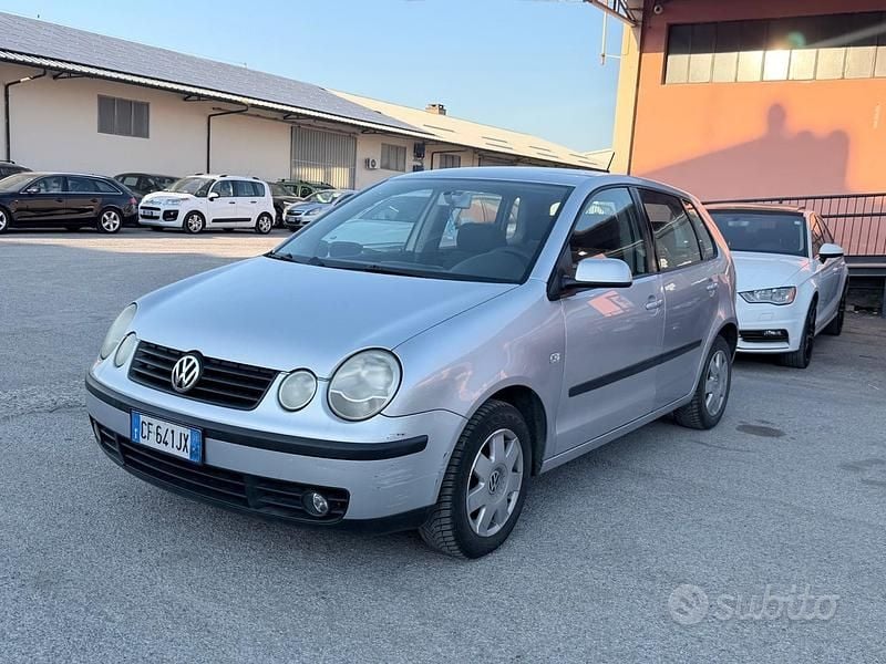 Usata VW Polo Comfortline 74 CV (54 kW) 2003 Grigio Berlina