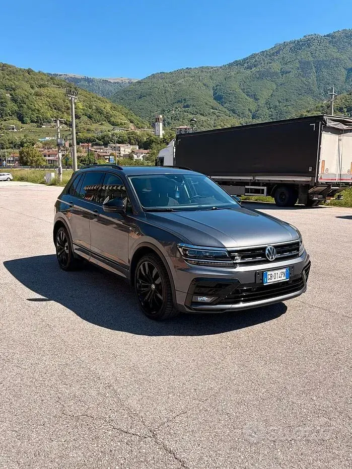 Usata VW Tiguan R-line 240 CV (176 kW) 2020 Grigio SUV