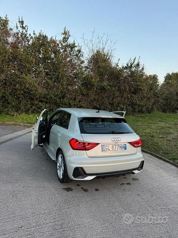 Usata Audi A1 95 CV (69 kW) 2023 Grigio SUV