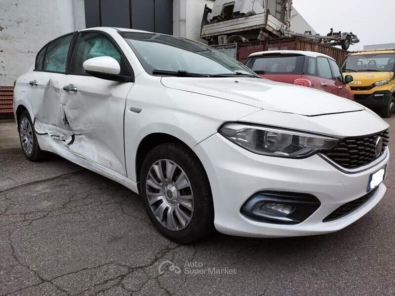 Usata Fiat Tipo Lounge 120 CV (88 kW) 2016 Bianco Berlina