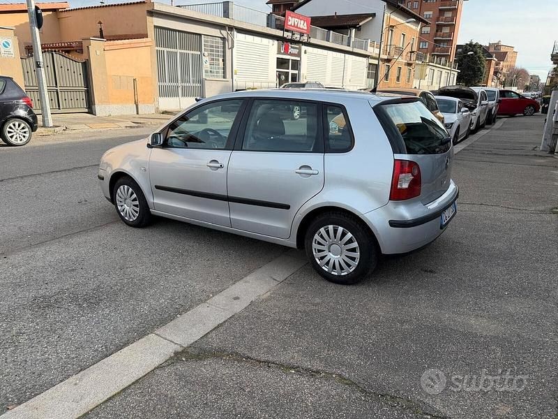 Usata VW Polo Comfortline 54 CV (39 kW) 2003 Grigio Berlina