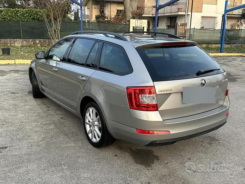 Usata Skoda Octavia G-TEC 110 CV (80 kW) 2016 Grigio Station wagon
