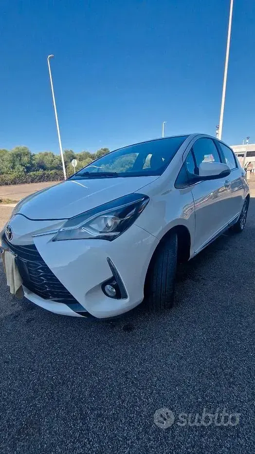 Usata Toyota Yaris Lounge 90 CV (66 kW) 2017 Bianco Utilitaria