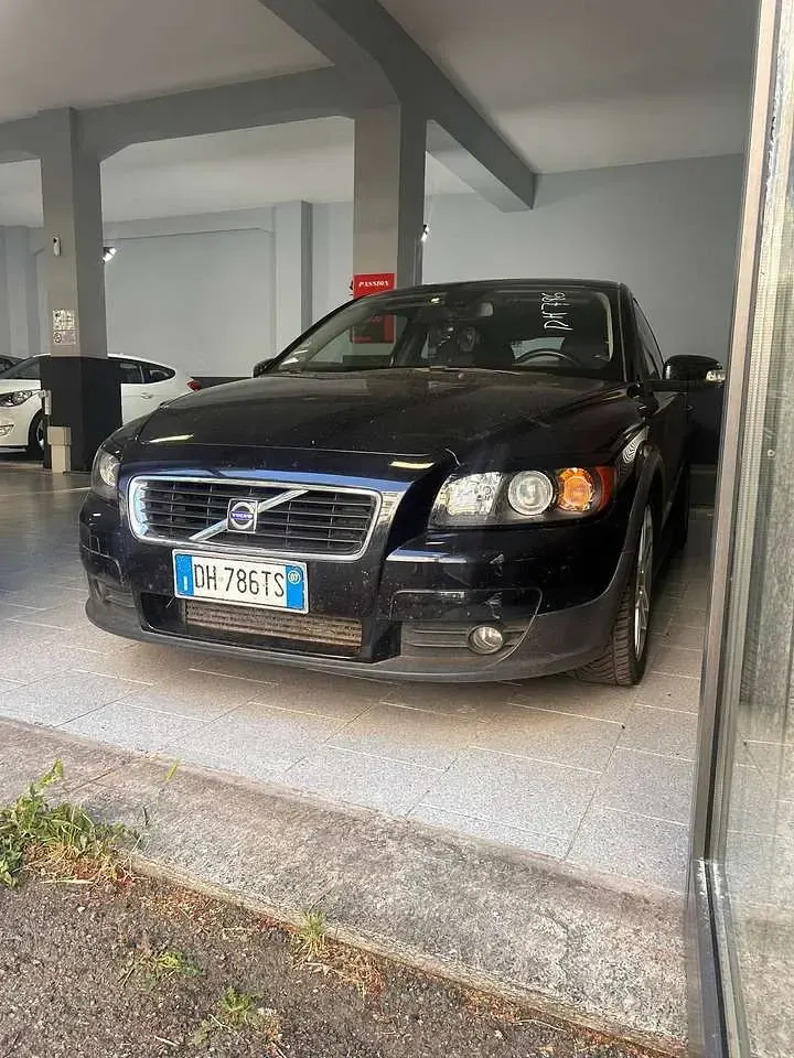 Usata Volvo C30 Momentum 136 CV (100 kW) 2007 Nero Utilitaria