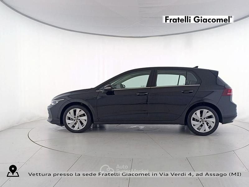Usata VW Golf VIII Style 150 CV (110 kW) 2025 Grenadill black metallizzato Berlina
