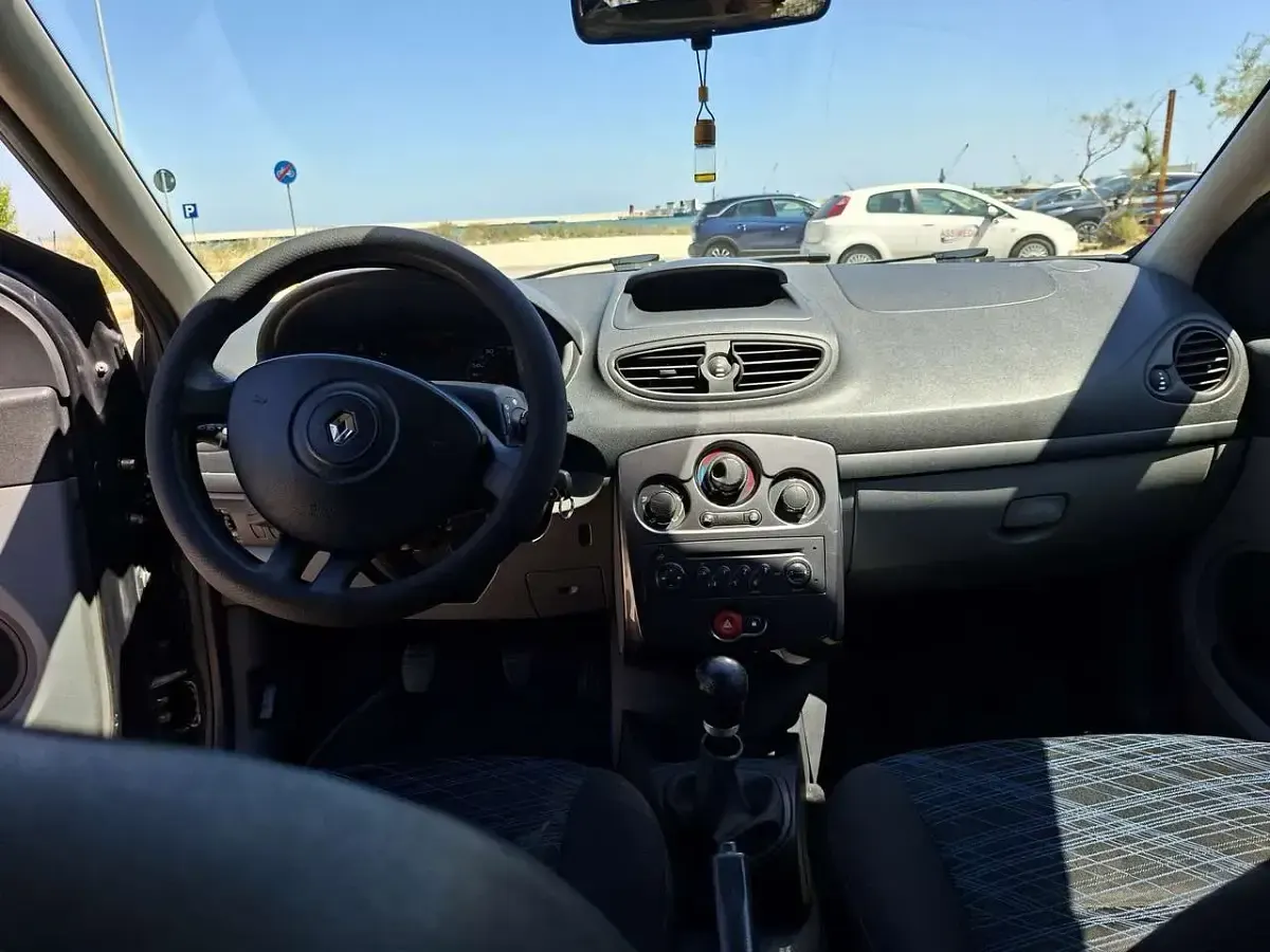 Usata Renault Clio II 75 CV (55 kW) 2007 Other Berlina