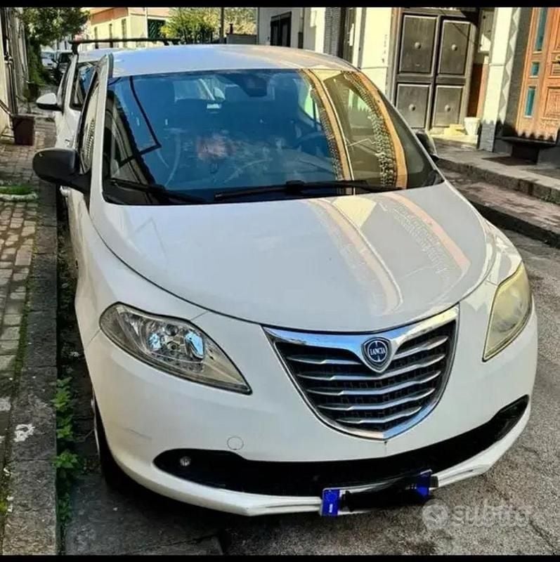 Usata Lancia Ypsilon Silver 69 CV (50 kW) 2016 Bianco Utilitaria