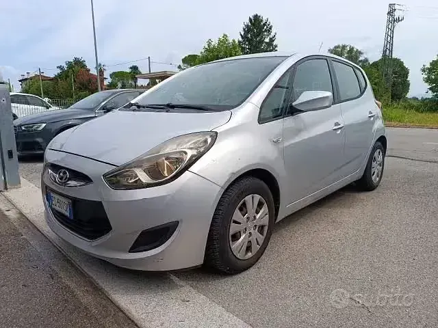 Usata Hyundai ix20 Comfort 77 CV (56 kW) 2013 Grigio Utilitaria
