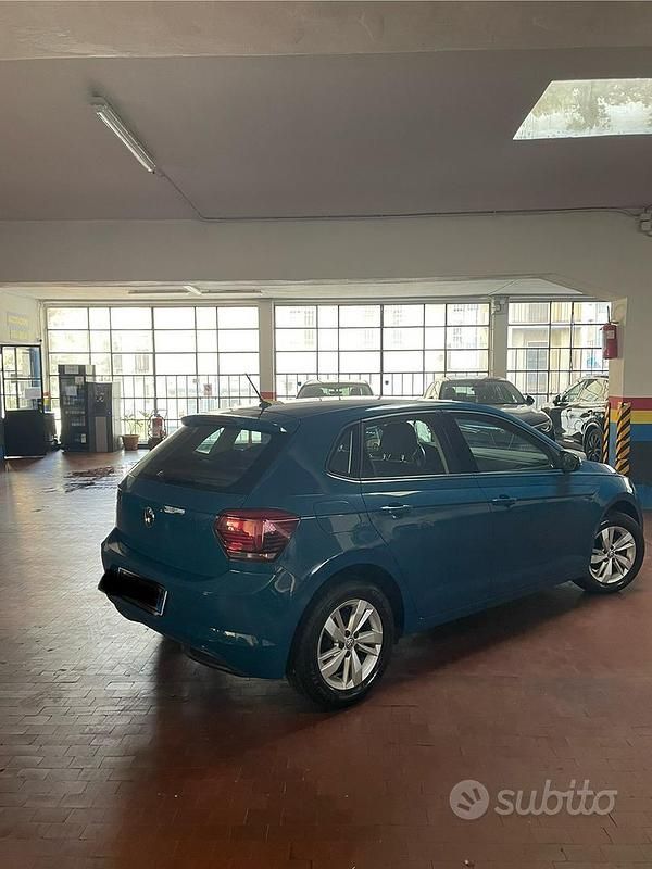 Usata VW Polo Comfortline 75 CV (55 kW) 2018 Blu Berlina