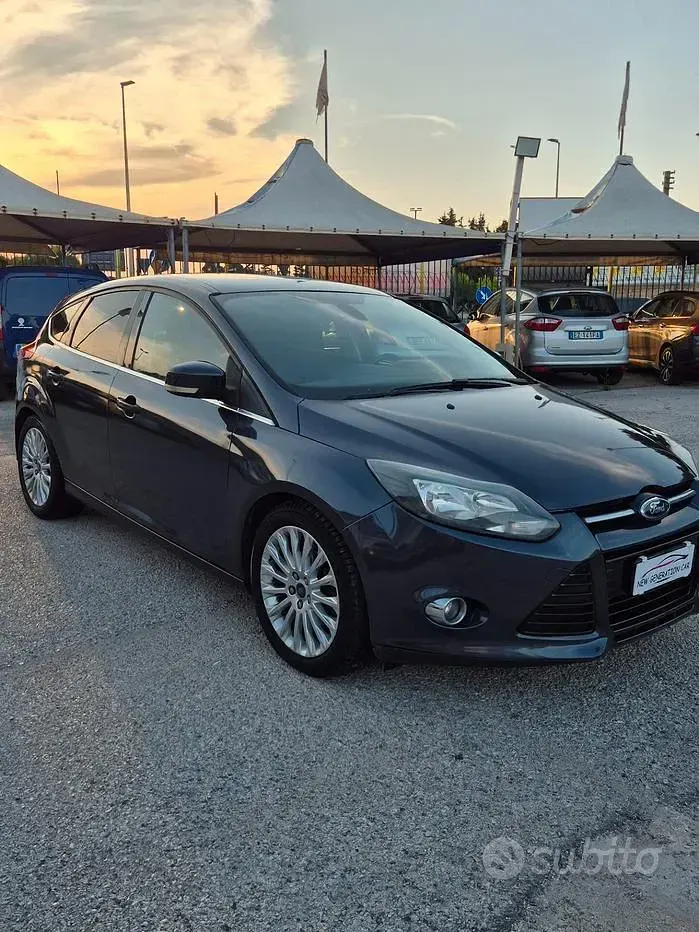 Usata Ford Focus Titanium 115 CV (84 kW) 2011 Grigio Berlina