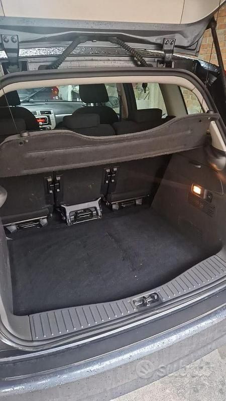 Begagnad Ford C-MAX 110 HK (80 kW) 2010 Minibuss