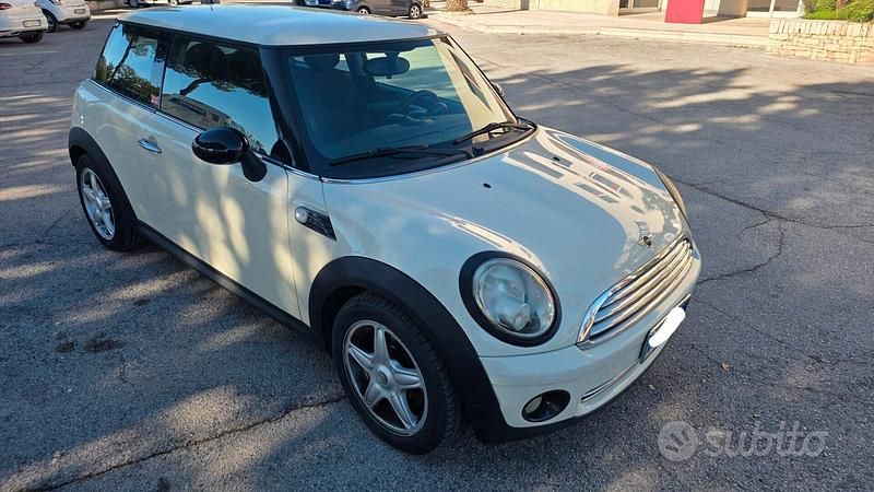 Usata Mini ONE 74 CV (54 kW) 2009 Beige Utilitaria