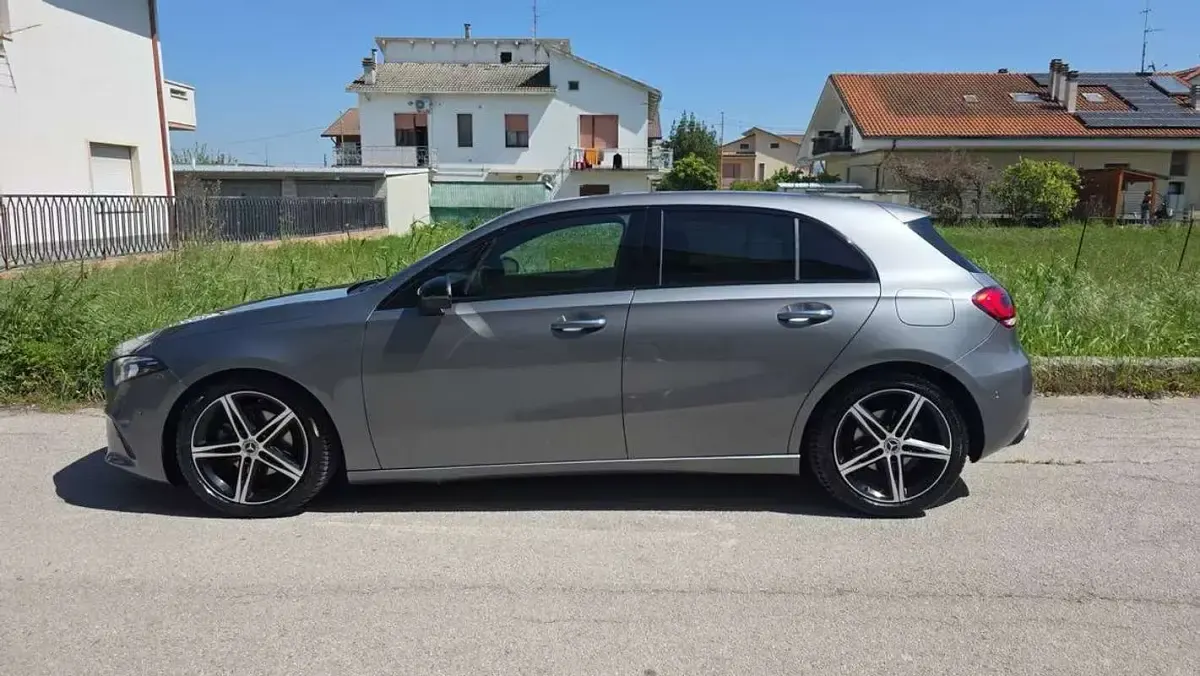 Usata Mercedes A180 Executive 116 CV (85 kW) 2019 Grigio Berlina