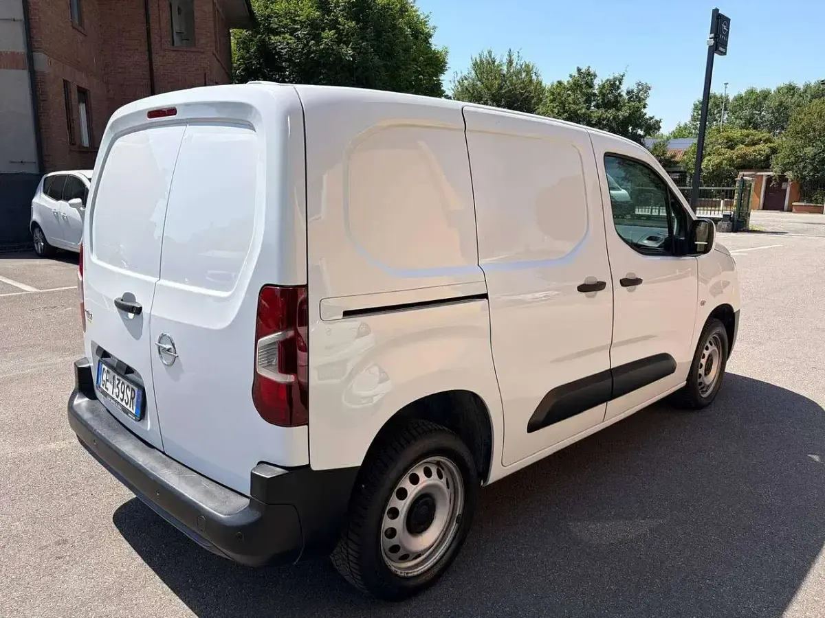 Usata Opel Combo Edition 102 CV (75 kW) 2021 Arktis white Monovolume