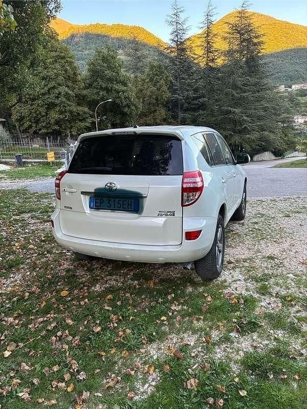 Usata Toyota RAV4 Lounge 150 CV (110 kW) 2013 Bianco SUV