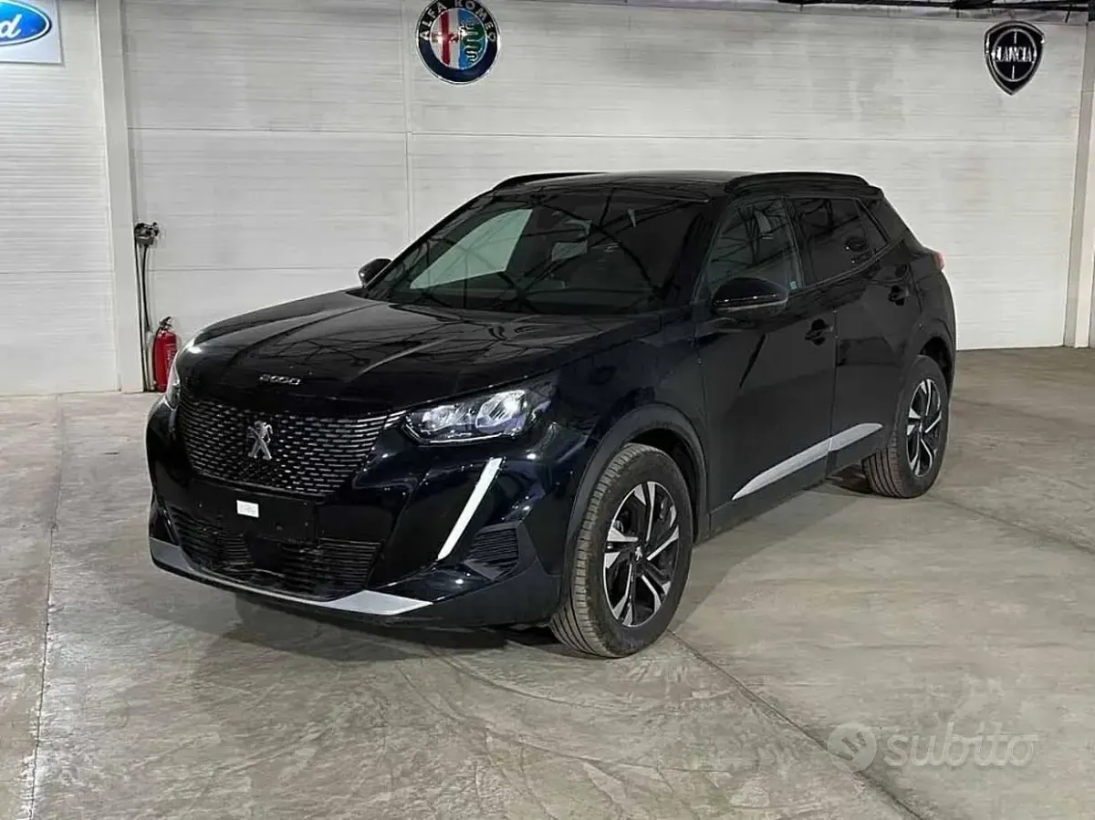 Usata Peugeot 2008 Allure 102 CV (75 kW) 2023 Nero SUV