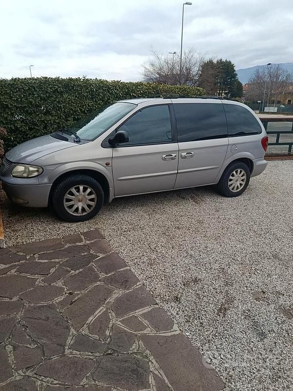 Usata Chrysler Grand Voyager 2001 Grigio Monovolume