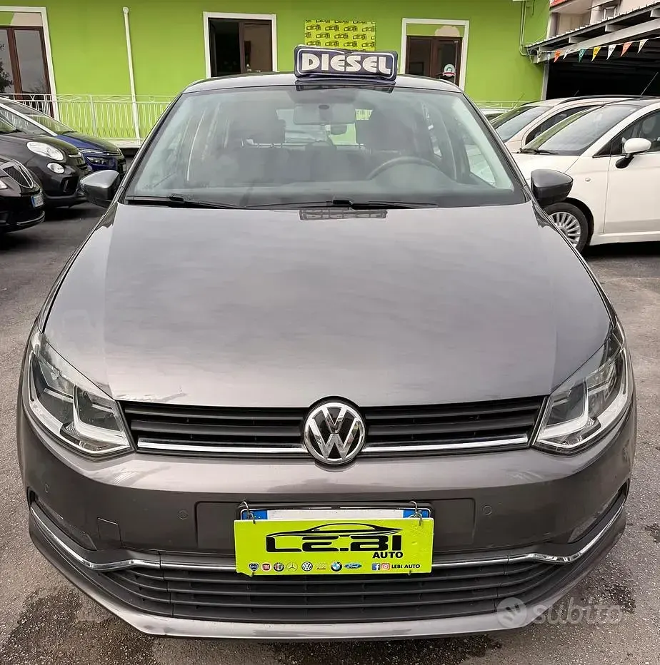 Käytetty VW Polo Comfortline 90 HP (66 kW) 2016 Harmaa Sedan
