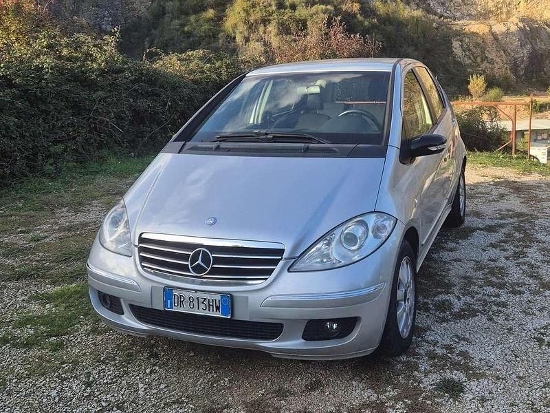 Usata Mercedes A180 Classic 109 CV (80 kW) 2011 Grigio Monovolume