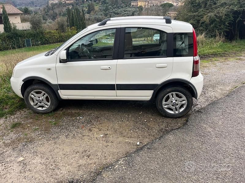 Gebraucht Fiat Panda 4x4 Climbing 75 PS (55 kW) 2011 Weiß Kleinwagen