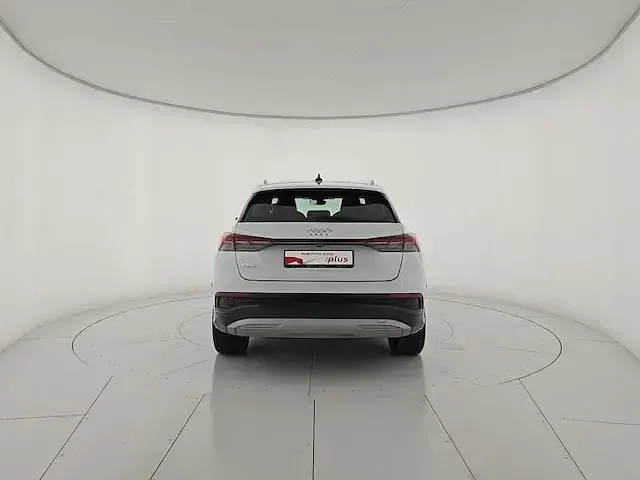Usata Audi Q4 e-tron Advanced 210 kW (286 CV) 2024 Bianco ghiaccio metallizzato SUV